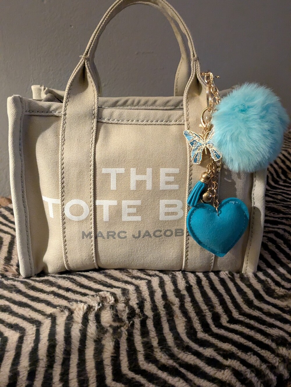 🩷🩵Marc Jacobs Tote - Picture 9 of 10